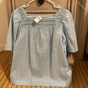 Womens GAP shirt
